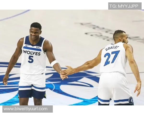 森林狼半场狂胜爵士34分华子与兰德尔仅差一分争夺得分王